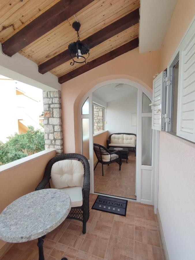 Apartment Sandrica Stomorska Exterior photo